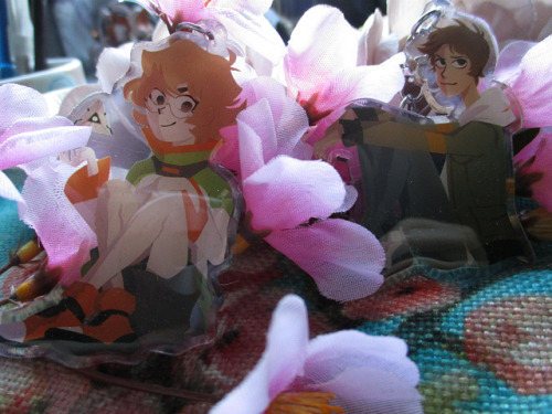 daimeiwakuvld:Very limited supply of Voltron and New Danganronpa charms & buttons is available o