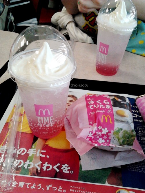 chookypoow:Sakura Teritama + Sakura Cherry McFlotto. The burger was just so delicious, the Sakura sa