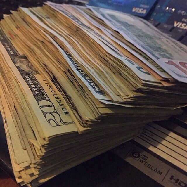 librafatale:  Moodboard for manifesting money/abundance into my life ✨✨💸🤑✨✨💰💸✨✨