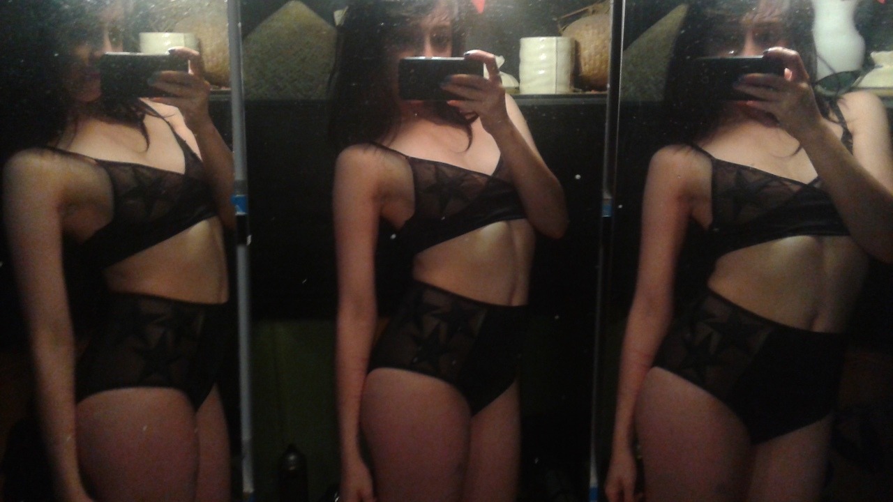 daintyslut:  triple power and double trouble  (i just got this new set yesterday