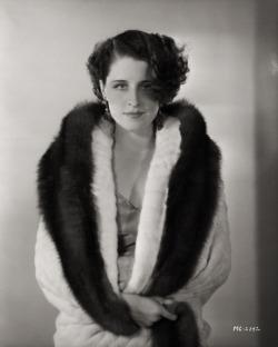 wehadfacesthen:  Norma Shearer, 1932,photo