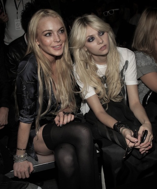 Lindsay Lohan And Taylor Momsen At 2009 NYFW