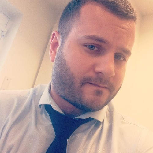 5topthat:  Working late sucks 😔 but kinda liking my beard trimmed down though 