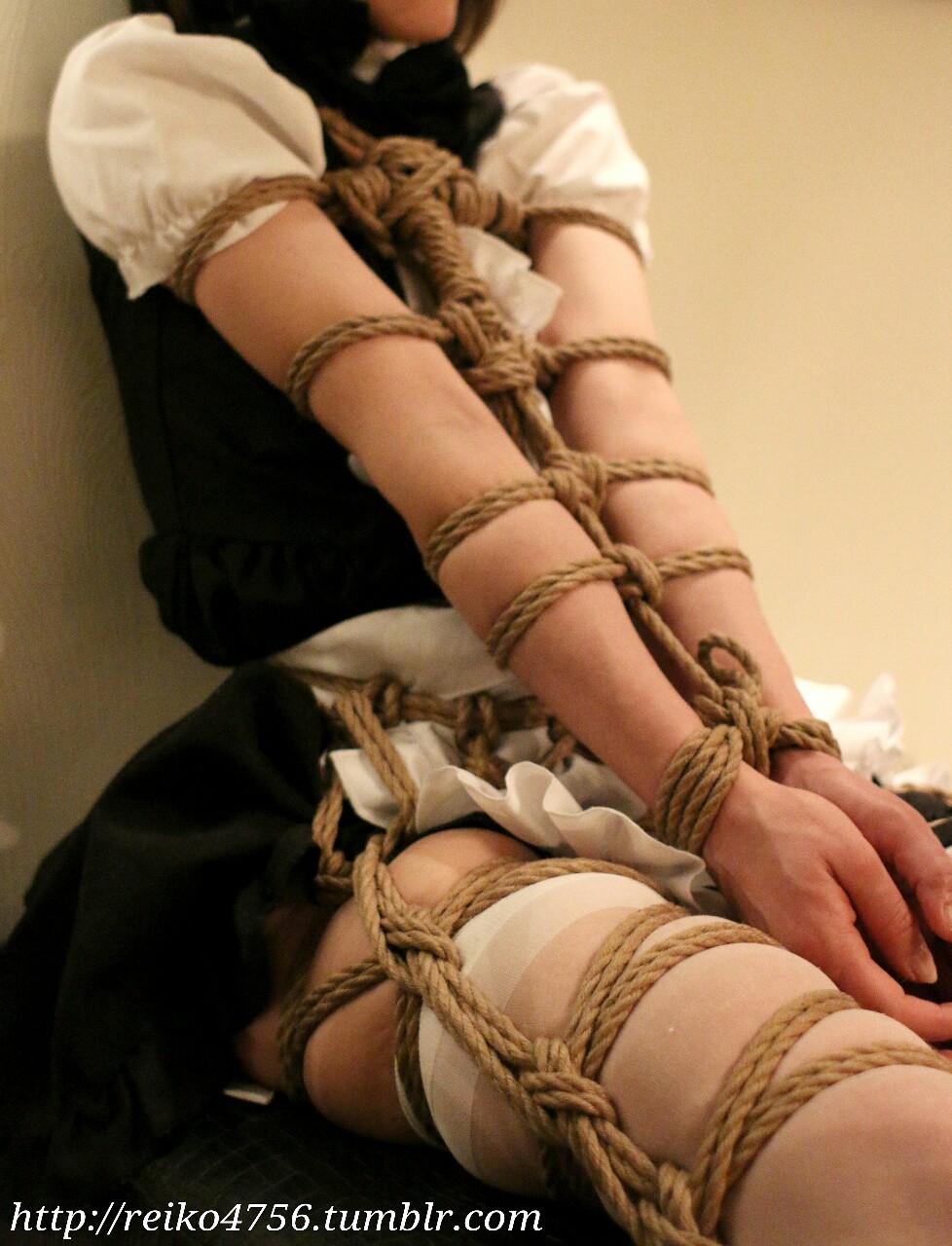 reiko4756:  【 メイド服緊縛 】1  お待たせ(´∀`)やっと編集しました！