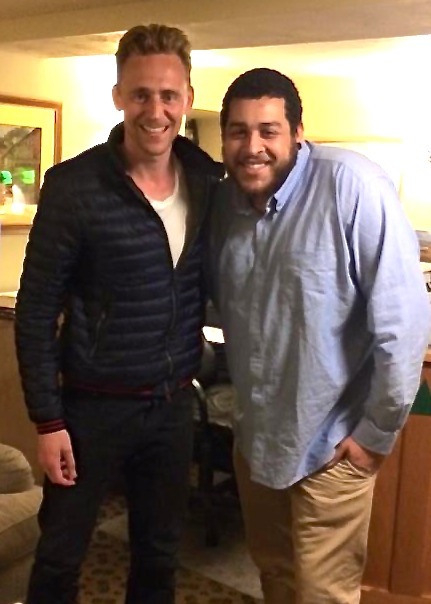 mydigitaldaydreams:
“Tom Hiddleston with a fan in North Devon while filming The Night Manager.
source
”
Oh my God look how freaking smoking hot he looks!