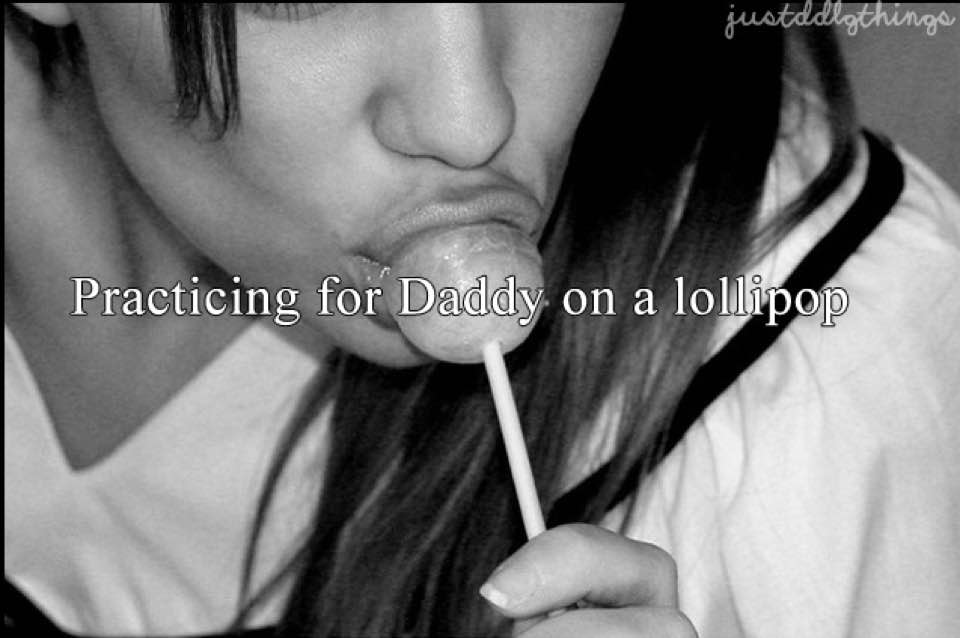 beautiful-blue-eyed-girl:  Mmmmm….yum🍭 