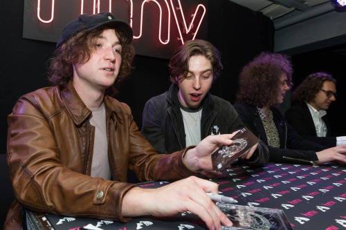 HMV Live @ 363 Oxford Street Signing - 5/27 [source]