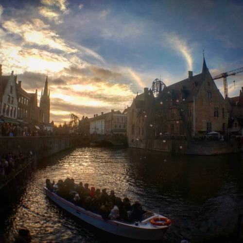 REWIND : Belgian winter summers #Brugge #Belgica #Brujas #Brujasmalas #sunset (en Brugge, Belgium)