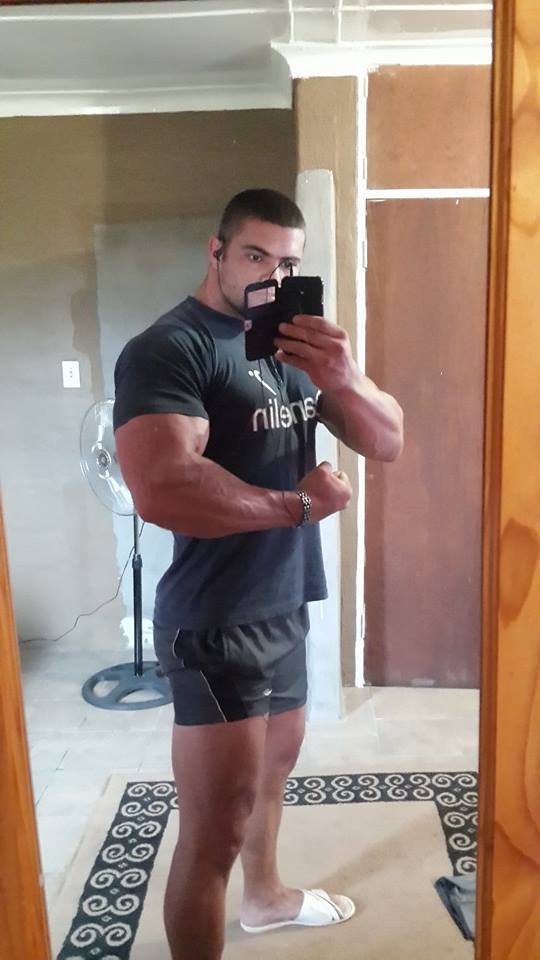 cornbreadandcollardgreens:  phatbrothasblog:  thelonghotsummer:  Big  ….and FINE!