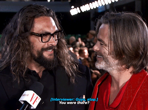 JASON MOMOA & CHRIS PINEBeing Goofy At The Vanity Fair Oscar PartyMarch 27, 2022