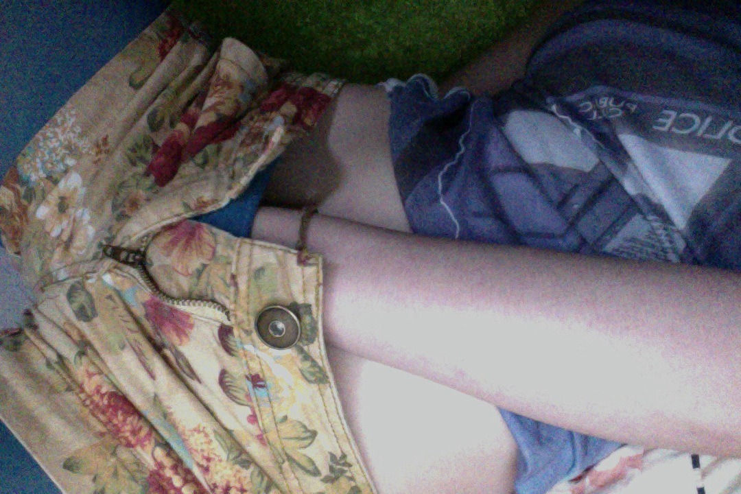 naughtynat69:  what-turns-me-0n:  Ugh, I can’t keep my hand out of my pants when