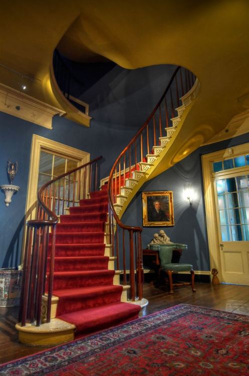 Spiral stairs at Houmas House, Louisiana / USA (by Thomas Munter).