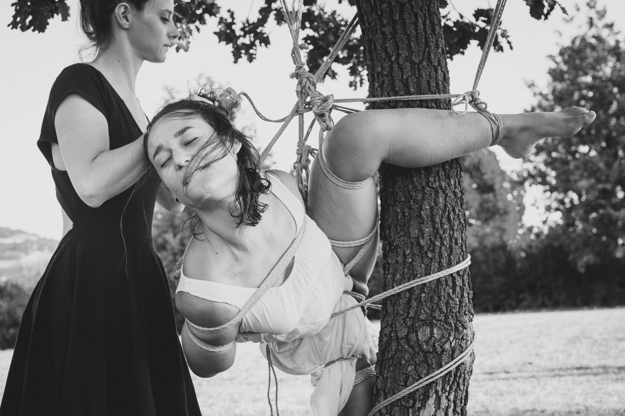 kirigamikinbaku: http://www.abbraccidicorde.com/tenshiko-qg-vigneti-kinbaku/ ropes