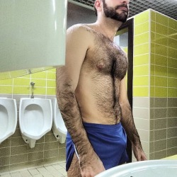 cuddlyuk-gay:    I generally reblog pics