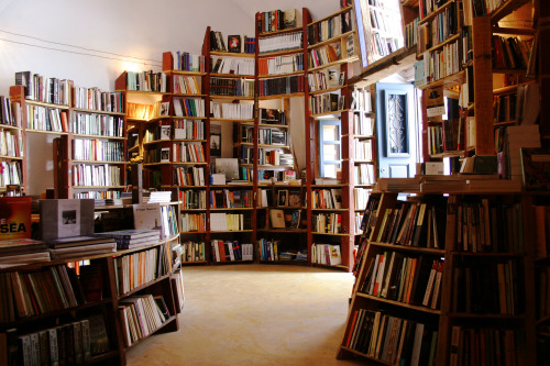 bookporn:Atlantis Booksis an independent bookshop on the island of Santorini, Greece, founded in 200