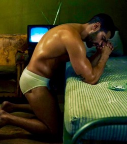 broswithoutclothes:  Jesse Metcalfe, presumably