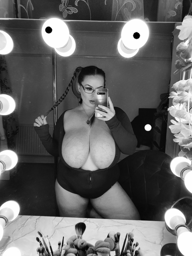 titten666:Gina G Titten Voluptuous Gina G Titten 666 Titten 666 Was für geile Titten 😍❤️😘