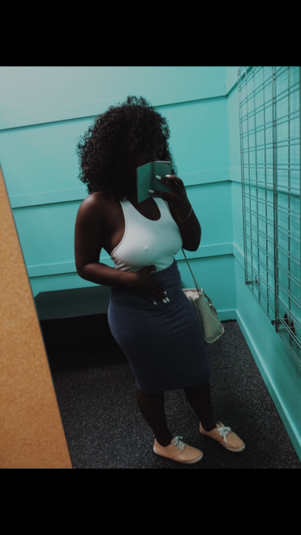atasteoflee:  I was tagged by @100guns100clips In the selfies of 2015 post & I tag you beautiful ppl @silkktheshocka  @kngshxt @trufflebootybuttercream @bustyspice @khadds @marfmellow @norisblackbook & whoever else wants me to see their face 😌😬💕