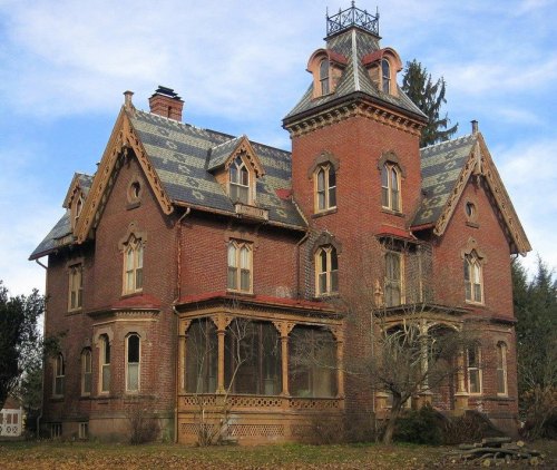 blue-eyed-country-angel:  steampunktendencies: Victorian Houses   A girl can dream…..