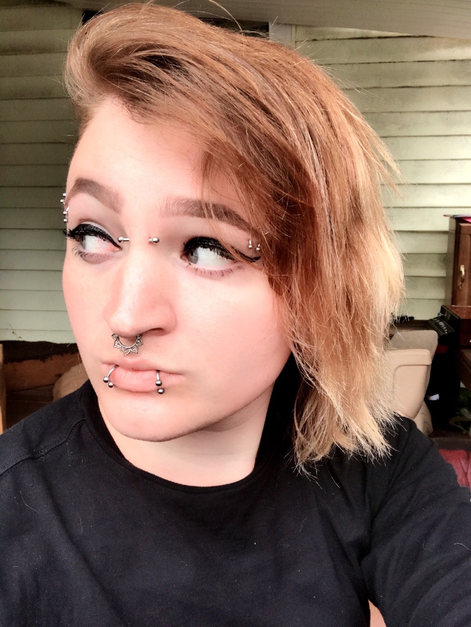 wreckmyshit:  saturnineacedia:  wreckmyshit:  Killing the makeup game today  how