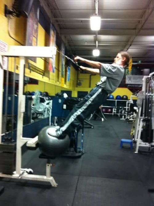 pleatedjeans:  20 People Who Have No Idea What They’re Doing at the Gym 