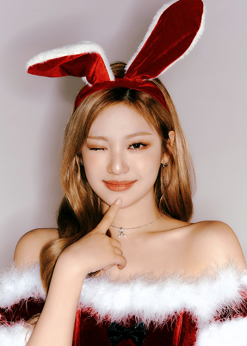 digitalgirls:  NINGNING [SMCU Palace] Red Velvet &amp; aespa ‘Beautiful Christmas’
