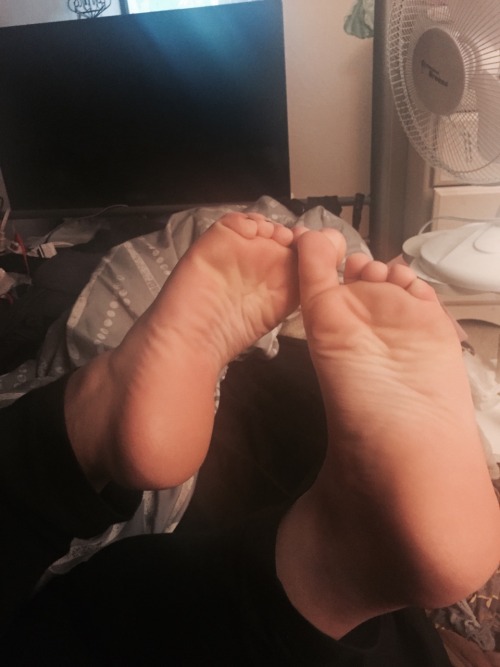 Porn photo sierra-marie94:  feetandcomics:  sierra-marie94:Scrunched