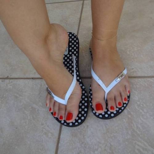 mandysfeet: Beautiful red toes fernha