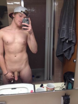 nudemanpost:  See more nude gay cam boys