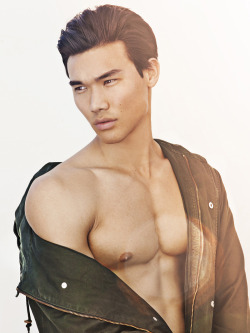 asianmosquito:  Im willing to spread my legs out and let him and a dildo to penetrate me. 