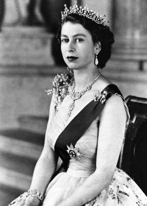 thecrownnet:  Historical Figures v.s. The Crown Cast I Part 1 I