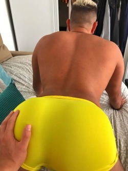 sluttybodybuilder:  On my four, ready to please. Wanna check my butt too?