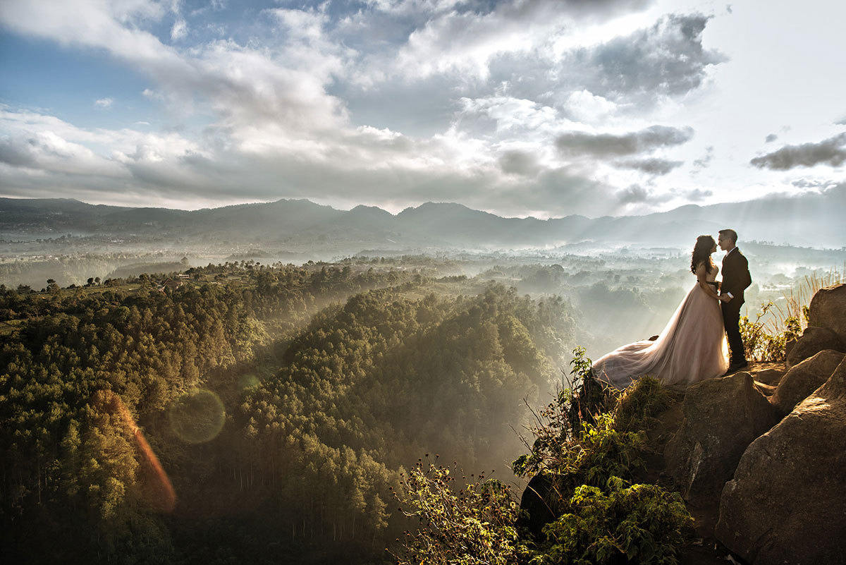 bobbycaputo:    23 Wedding Portraits in Unforgettable Landscapes Around the World