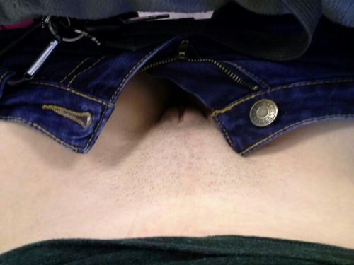 youremys1ut:  Ash is bored in class.