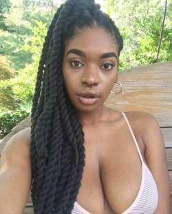 slavetheyouth:  Black queen