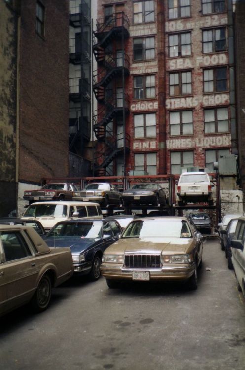 vintageeveryday: 44 beautiful photos that capture street scenes of New York in the late 1980s.