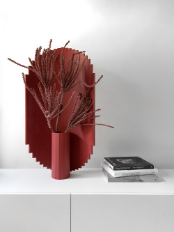 SHIELD-2020
VASE
RED HOT CORIAN
for AYBAR GALLERY USA
for ATELIERS LAPIERRE FRANCE
-
Size complete work : H35,43" W19,68" ( H90 W50 cm )
Size vase : H11,81" Diameter 4,72" ( H30 Diameter 12 cm )
Shield is a totemic object to stage flower...