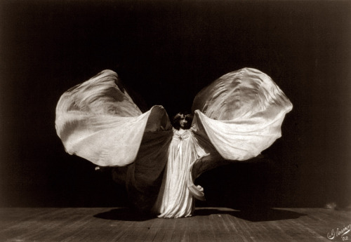 la-femme-terrible: Frederick Glasier, Portrait of Loie Fuller, 1902