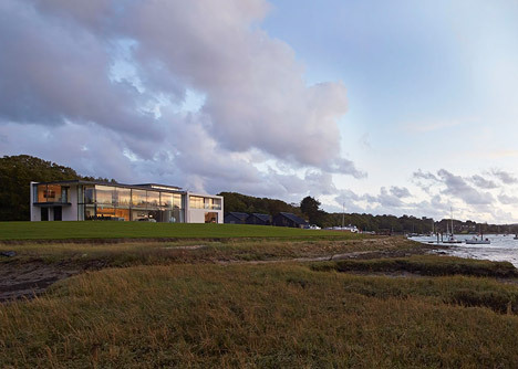 takeovertime:  (via The Manser Practice creates a yachtsman’s house on the Isle