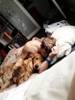 sjcollegeboi:  a boi and his dog, sweet dreams… 