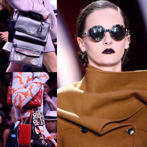 All the #details from @Dior #pfw #parisfashionweek on #fwpwebsite check out the double bagging #pfw2