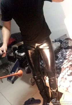 Had I been in the same room with that man (I suspect he’s a machine, given how perfect his legs look in that shiny leather/latex), I don’t think I could help but reveal that I’m a robot myself and just activate my sexual protocols with such beauty!