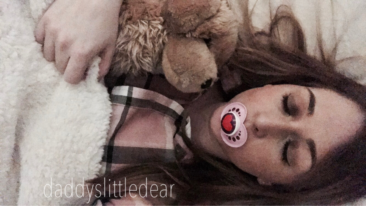 daddyslittledear:  sleepy little one, tucked in for naptime ⭐️