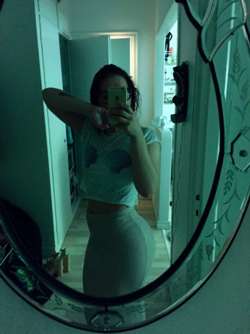 tidewilldryuponmybabysback:  Mermaid 💞