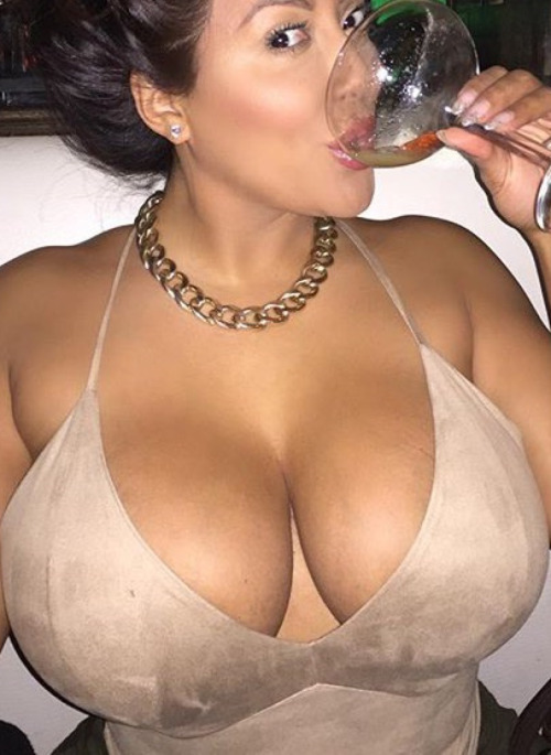 bigboobsteens:  Only amateur girls (warning : NSFW) => Sexy teen girl