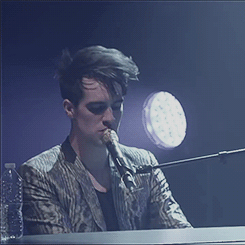 panicforsnacks: bohemian rhapsody at iheartradio theater (x)