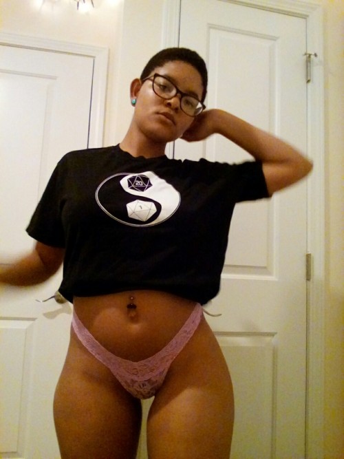 making-a-lettuce: milliondollarnigga:  noirchattetpapa:  I think I got a cute body 