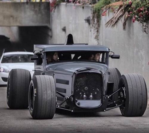 via Shop Rats.More hot rod here.