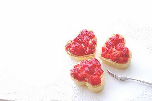 cinnahearts:  Strawberry Tart x 3 (by yoshiko314)   