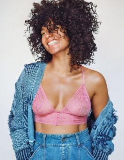 chocolatynipples:  singer/song-writer, activist, actress Alicia Keys in a see-thru bra.via her Instagram